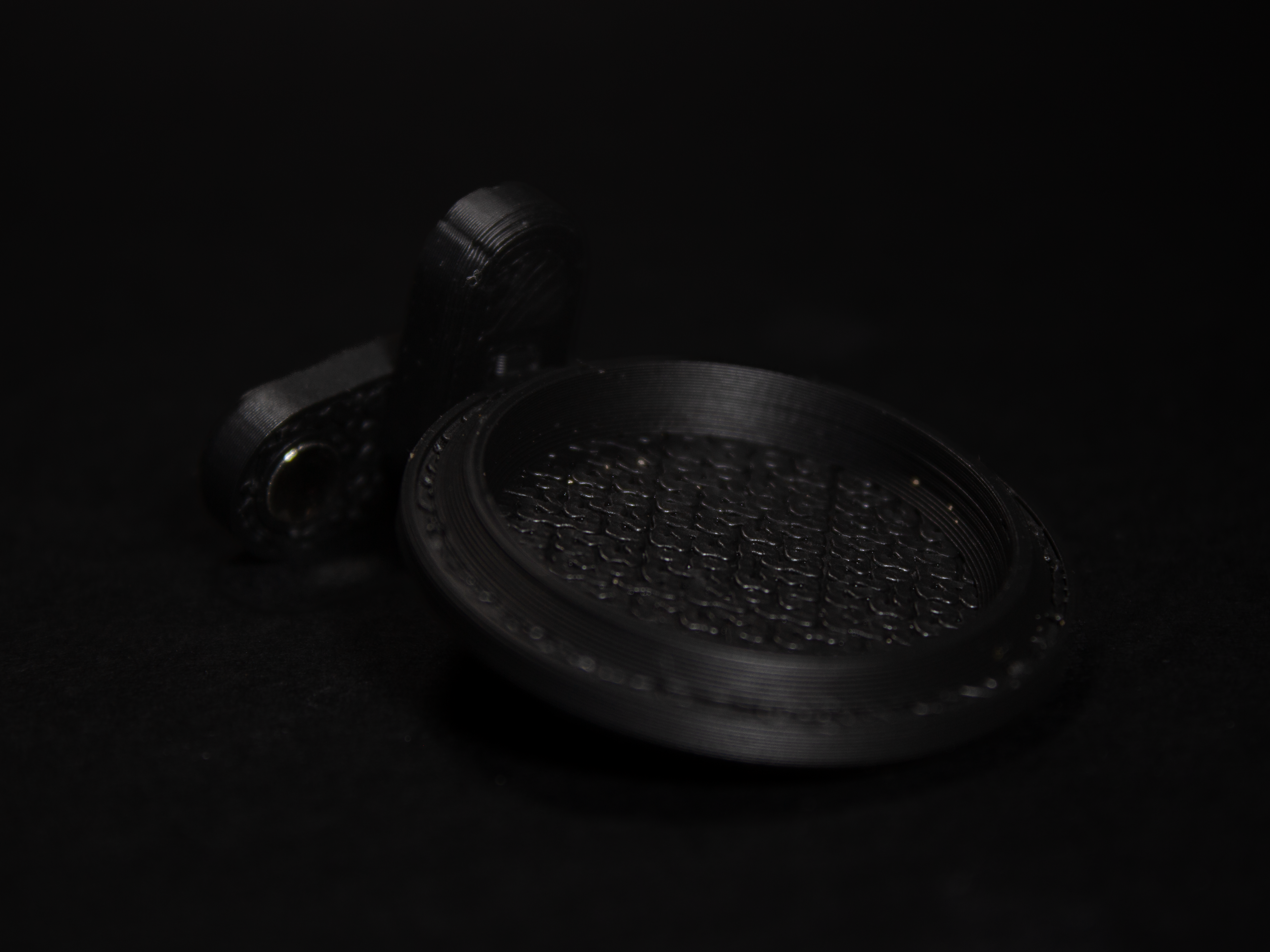 Magnetic feed plate